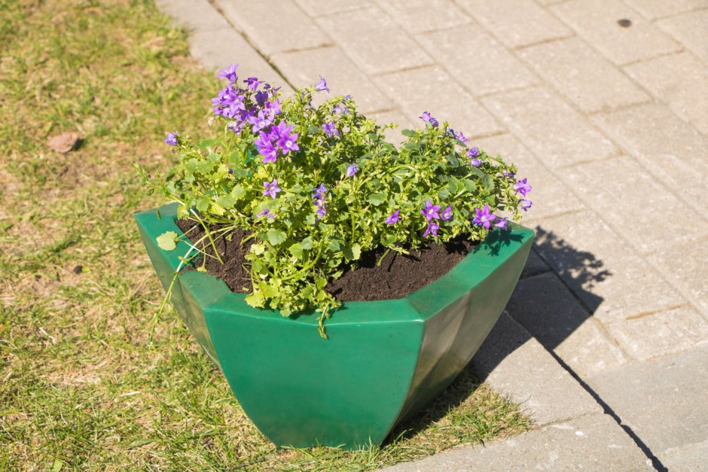 Вазон пластиковый. Собственное производство. Чистоград. Кашпо цветочное Лотос 350/450. Модель 2019