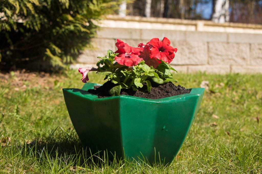 Вазон пластиковый. Собственное производство. Чистоград. Кашпо цветочное Лотос 350/450. Модель 2019